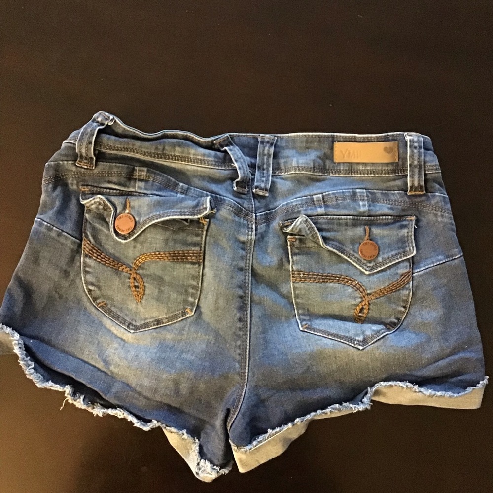 Shorts - Picture 3 of 3